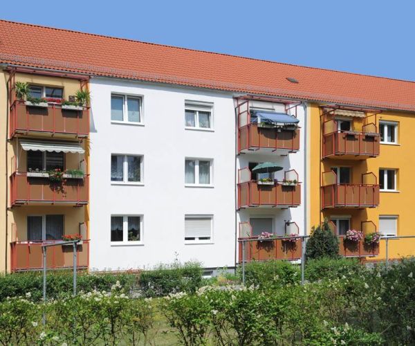 Mehrfamilienhaus mit 3 Etagen und Balkonen